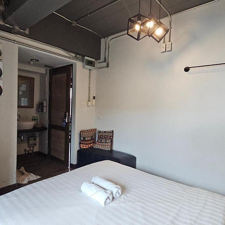 33 Poshtel (Adults Only) Ξενοδοχείο Τσιάνγκ Μάι Εξωτερικό φωτογραφία