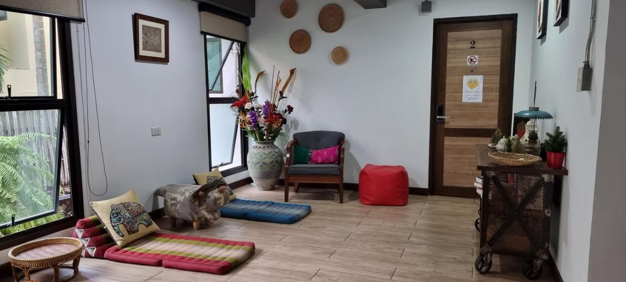 33 Poshtel (Adults Only) Ξενοδοχείο Τσιάνγκ Μάι Εξωτερικό φωτογραφία