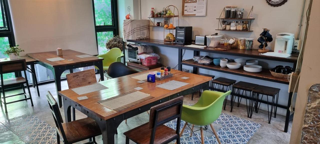 33 Poshtel (Adults Only) Ξενοδοχείο Τσιάνγκ Μάι Εξωτερικό φωτογραφία