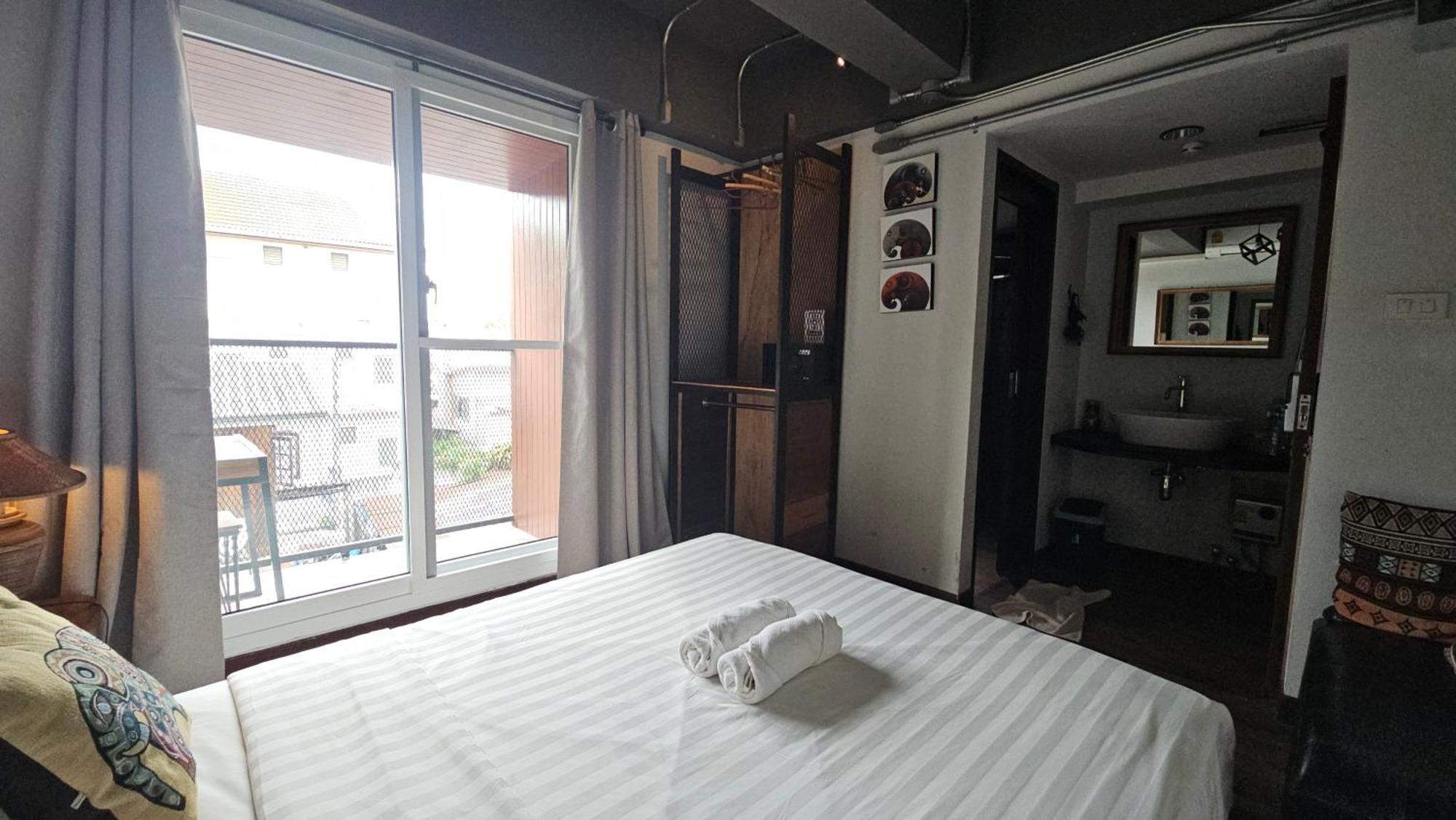 33 Poshtel (Adults Only) Ξενοδοχείο Τσιάνγκ Μάι Εξωτερικό φωτογραφία