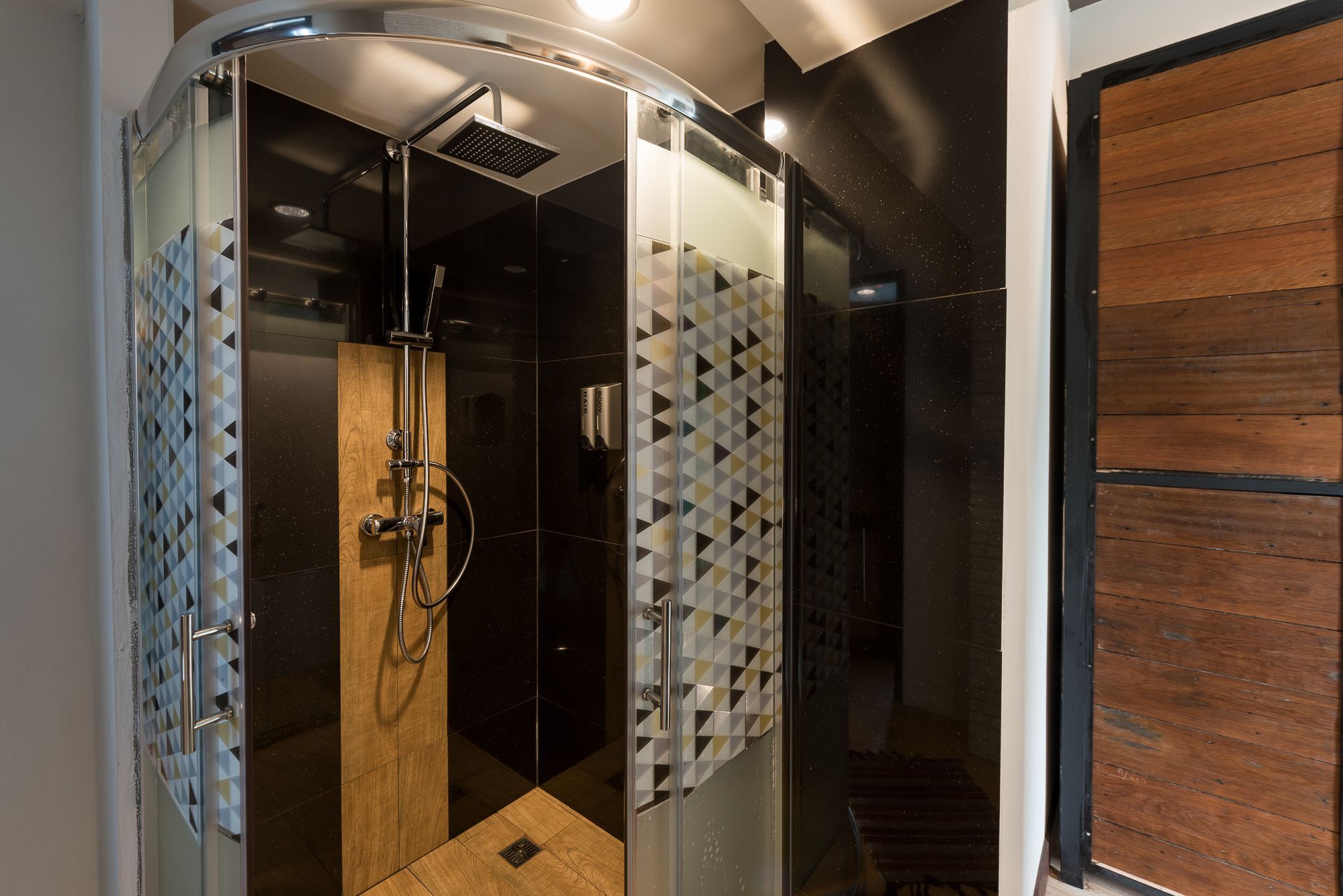 33 Poshtel (Adults Only) Ξενοδοχείο Τσιάνγκ Μάι Εξωτερικό φωτογραφία